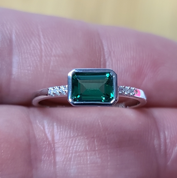 925 Sterling Silver Bezel Set Created Emerald - Picture 7 of 15